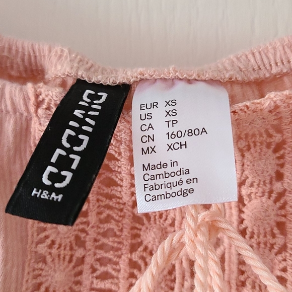 H&M Divided Ladies short sleeve blouse - Picture 2 of 3